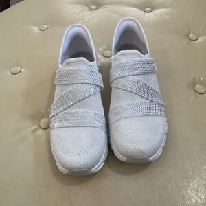 Women’s Sketchers Sz 9